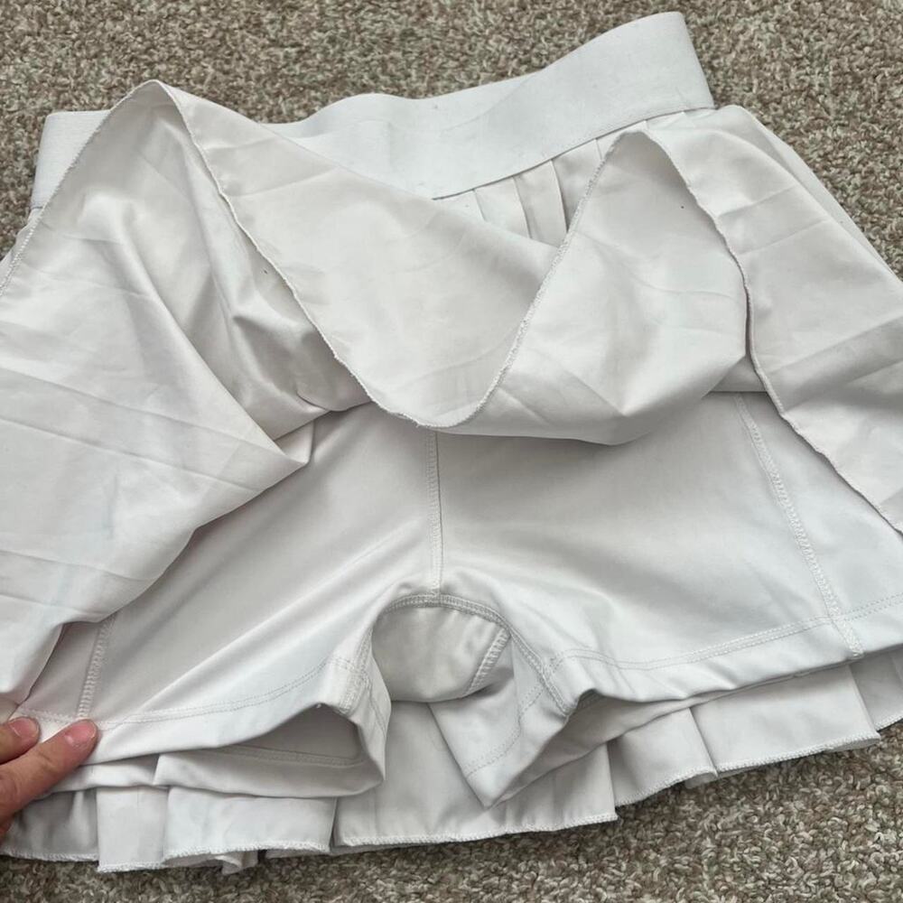 White pleated tennis‎ skort - Picture 3 of 6